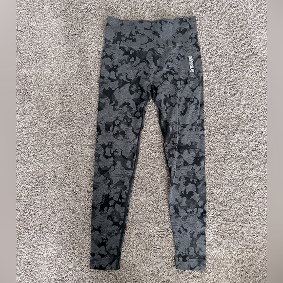 Gymshark Pants - gymshark adapt camo seamless workout leggings gray black size small